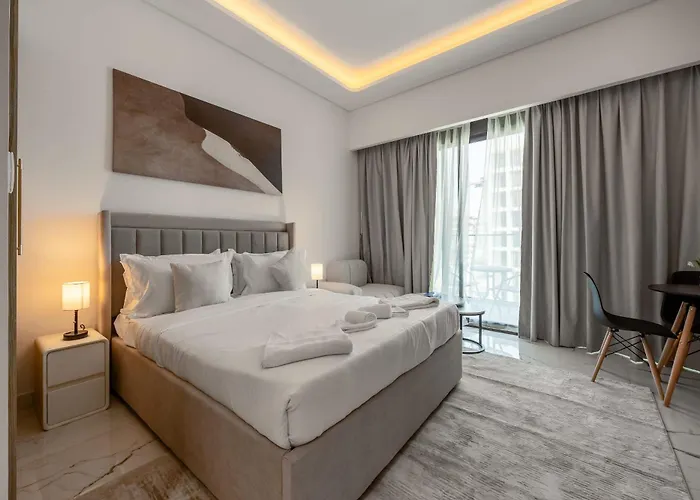 Luxury Stylish Studio In Azizi 63