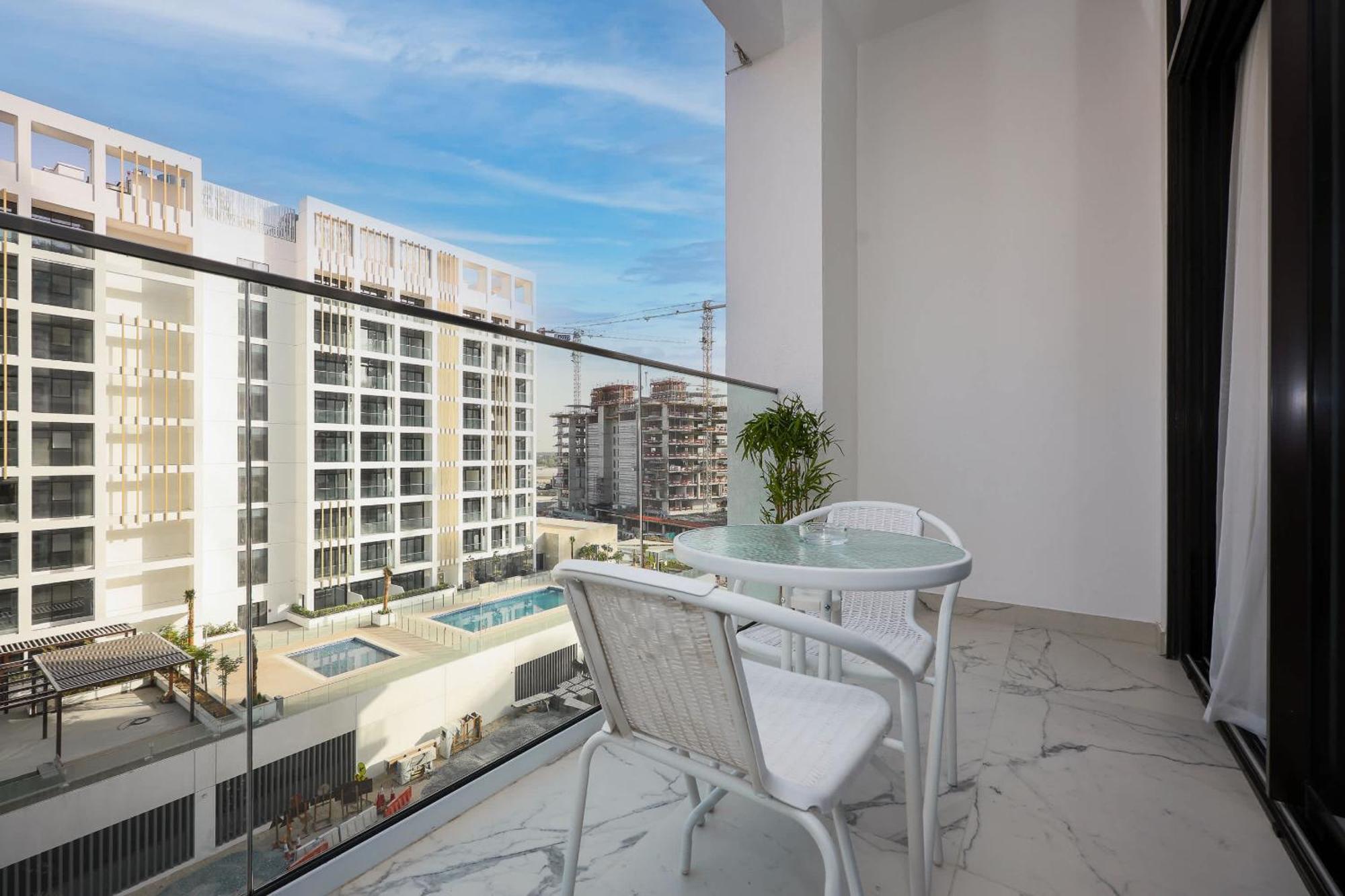 Luxury Stylish In Azizi 63 Apartment *