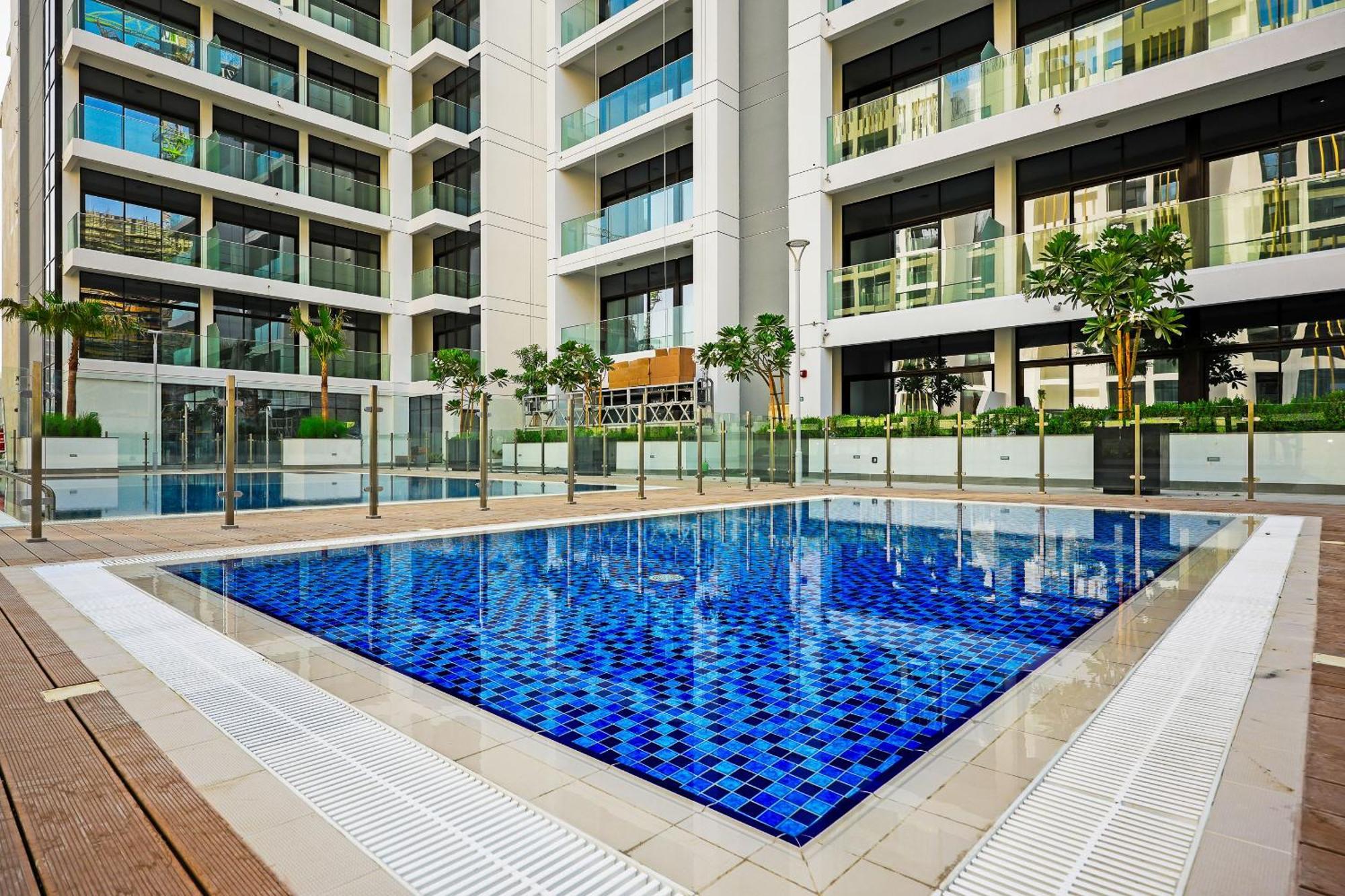 Apartment Luxury Stylish In Azizi 63 *